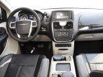 Chrysler Town & Country 2010 года